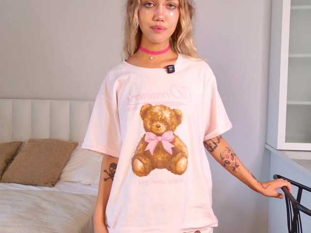 MireyaStone live cam on BongaCams