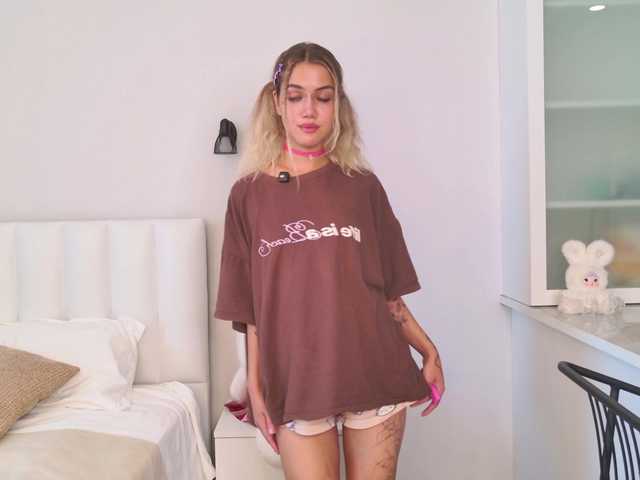 MireyaStone live cam on BongaCams