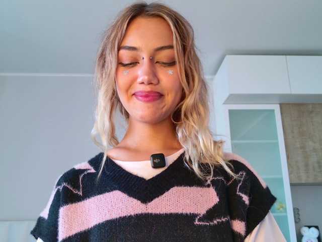 MireyaStone live cam on BongaCams