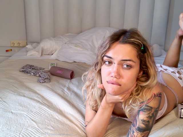 MireyaStone live cam on BongaCams