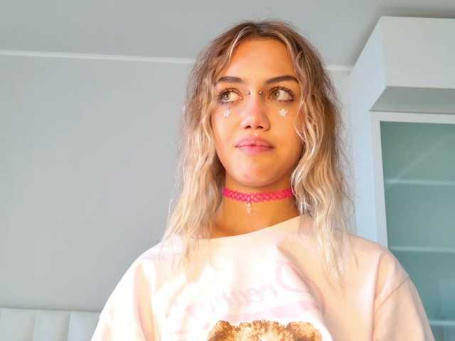 MireyaStone live cam on BongaCams