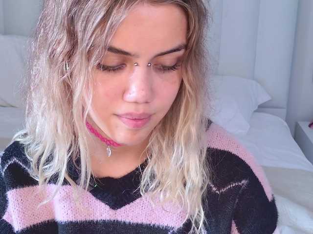 MireyaStone live cam on BongaCams