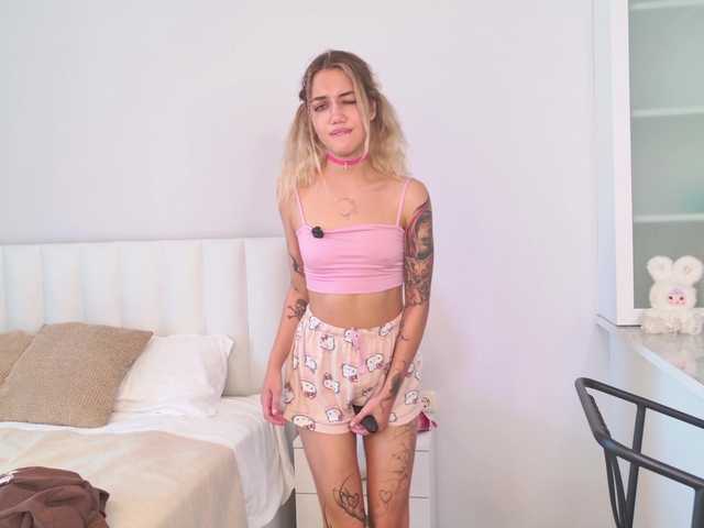 MireyaStone live cam on BongaCams
