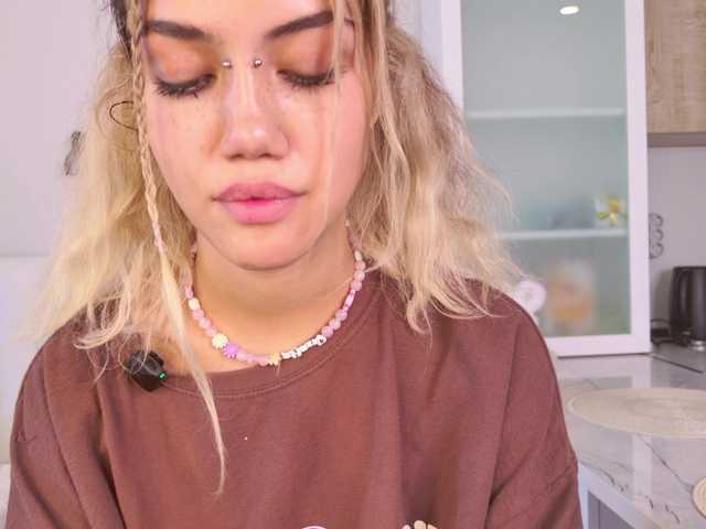 MireyaStone live cam on BongaCams