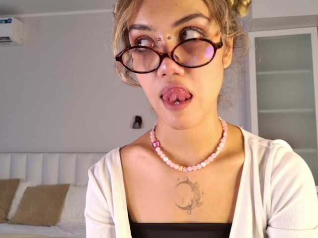MireyaStone live cam on BongaCams