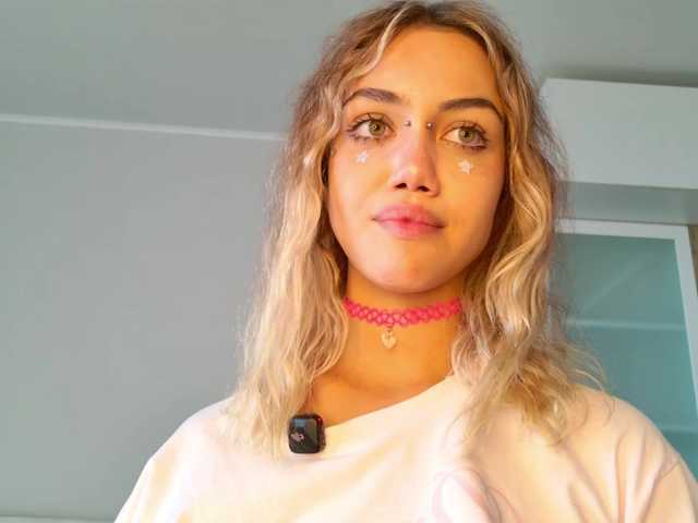 MireyaStone live cam on BongaCams