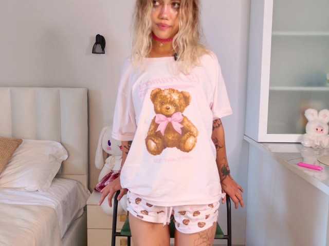 MireyaStone live cam on BongaCams