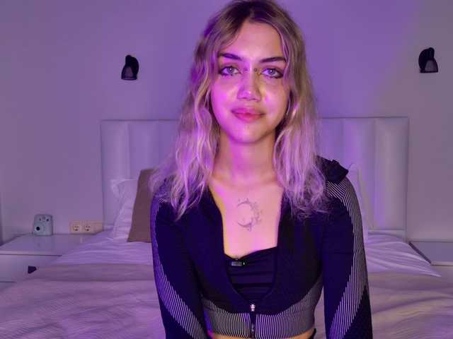 MireyaStone live cam on BongaCams