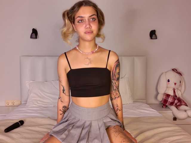 MireyaStone live cam on BongaCams