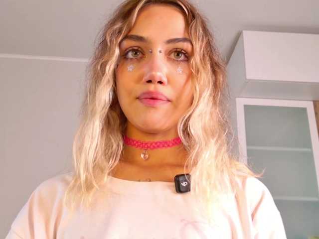 MireyaStone live cam on BongaCams