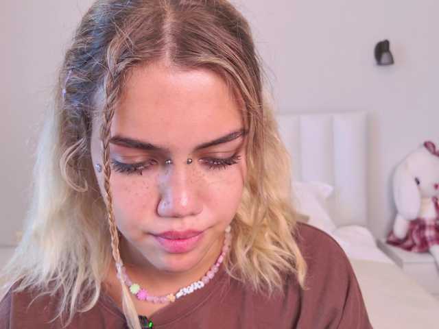 MireyaStone live cam on BongaCams