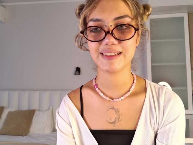 MireyaStone live cam on BongaCams