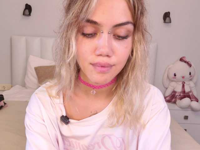 MireyaStone live cam on BongaCams