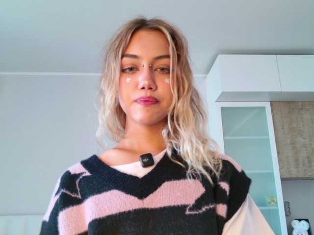 MireyaStone live cam on BongaCams