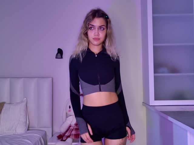 MireyaStone live cam on BongaCams