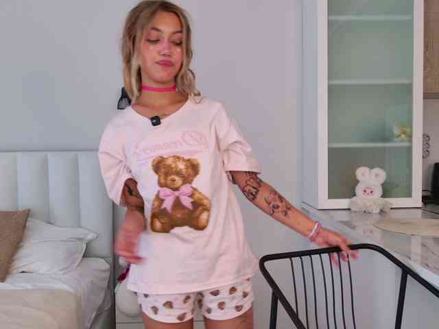 Modella: MireyaStone