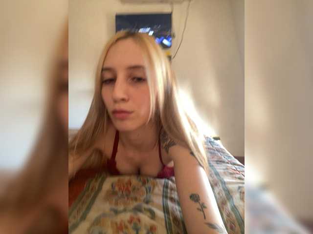 Thesweety live cam on BongaCams