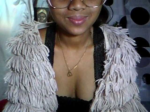 HotGirlsX webcam bongacams model stream image