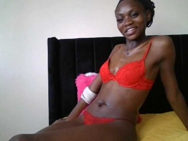 SexxyNaia webcam