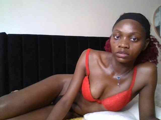 SexxyNaia webcam
