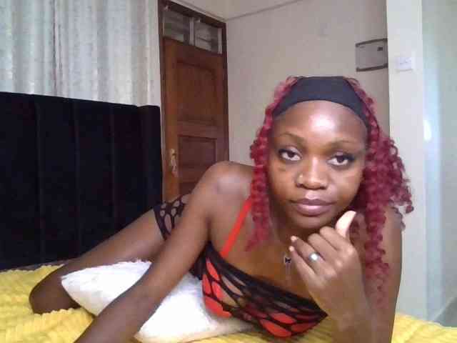 SexxyNaia webcam