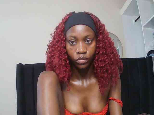 SexxyNaia webcam