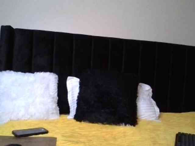 SexxyNaia webcam