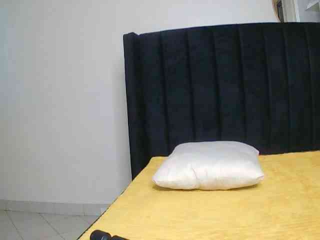 SexxyNaia webcam