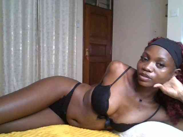 SexxyNaia webcam