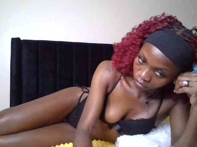 SexxyNaia webcam