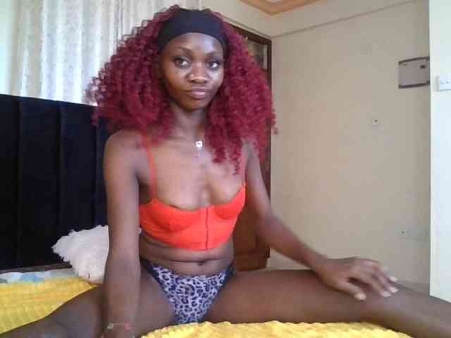 SexxyNaia webcam