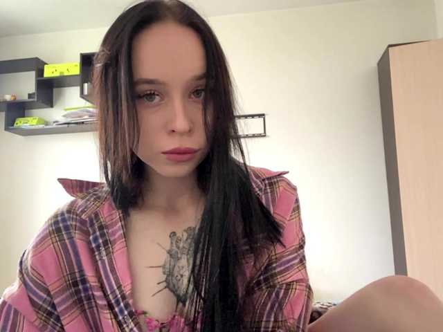 EllyMonson live cam on BongaCams