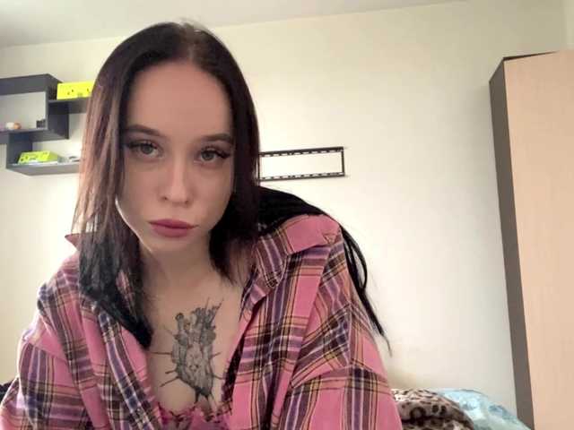 EllyMonson live cam on BongaCams