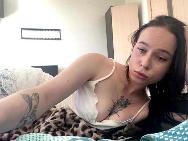 EllyMonson live cam on BongaCams