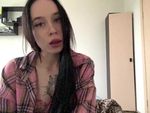 EllyMonson live cam on BongaCams