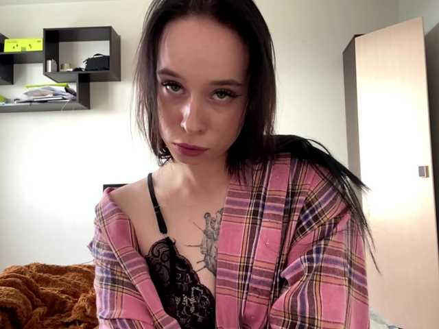 EllyMonson live cam on BongaCams