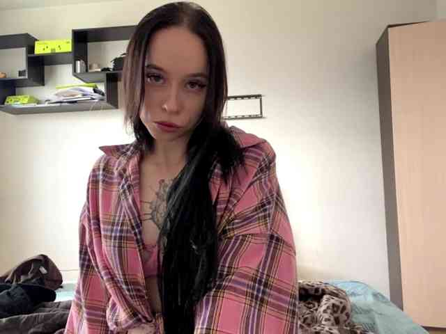 EllyMonson webcam