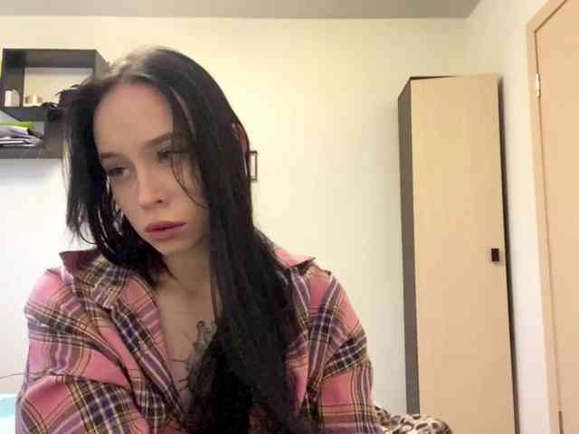 EllyMonson webcam
