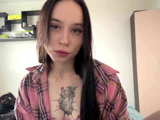 EllyMonson webcam