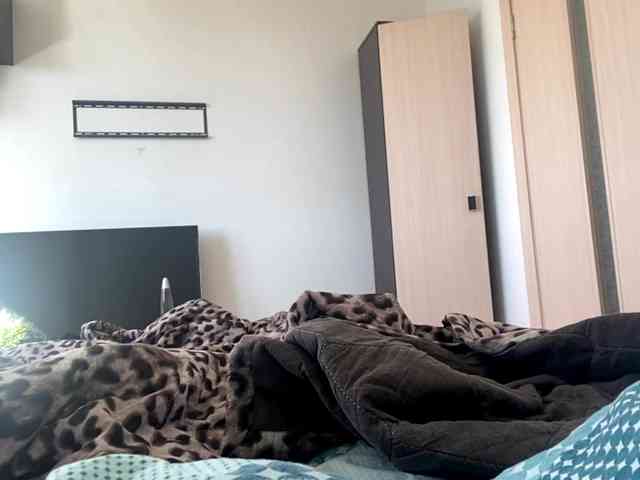 EllyMonson webcam