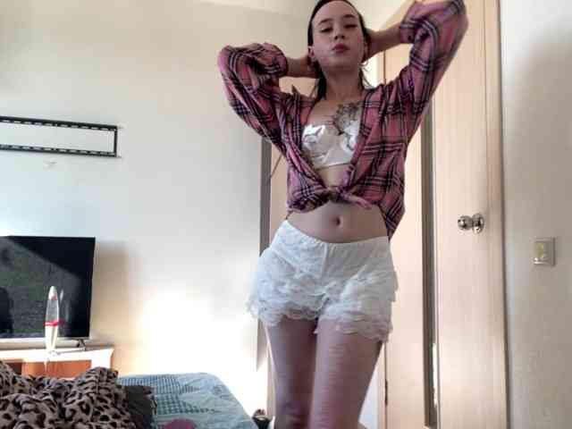 EllyMonson webcam