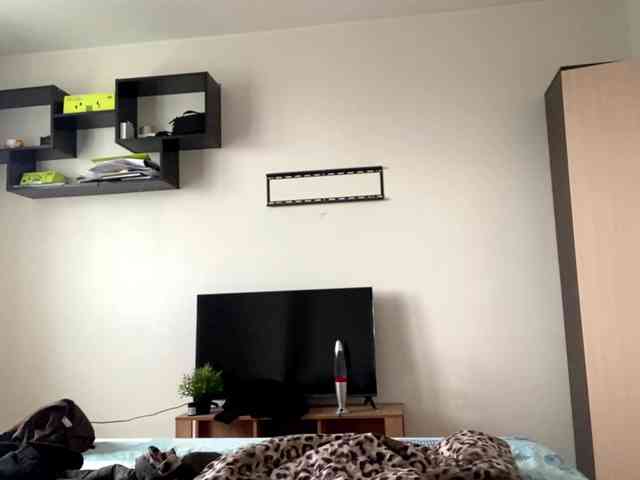 EllyMonson webcam