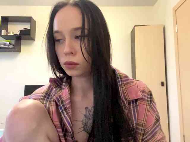 EllyMonson webcam