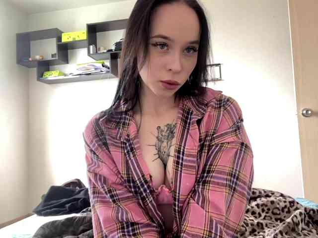 EllyMonson webcam