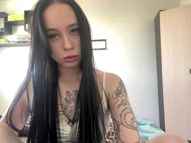 EllyMonson webcam