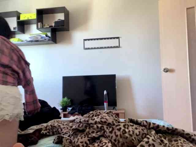 EllyMonson webcam