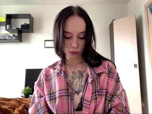 EllyMonson EllyMonson