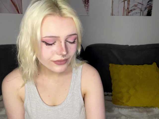 KittyKittyHey live cam on BongaCams