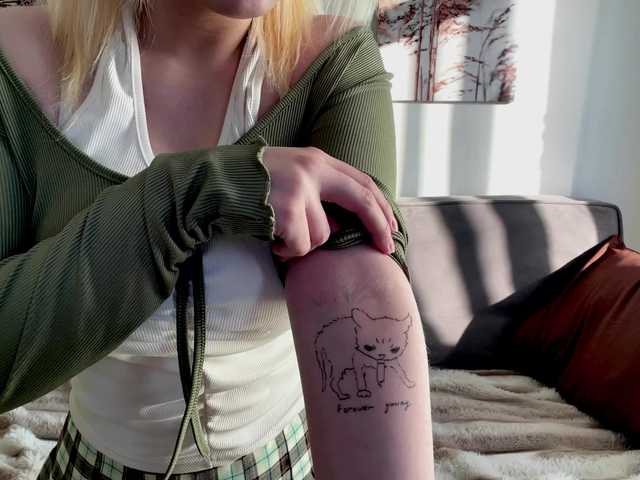 KittyKittyHey live cam preview