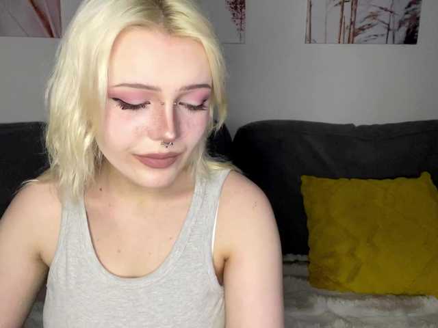 KittyKittyHey live cam on BongaCams
